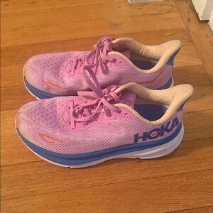 Hoka One One Clifton 9 Running Shoes Women’s 6.5D Wide Pink